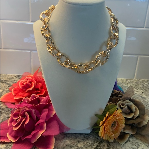 FABULOUS NWOT BRAND NEW 18k gold plated. hammered link necklace. Neiman Marcus - Picture 1 of 5